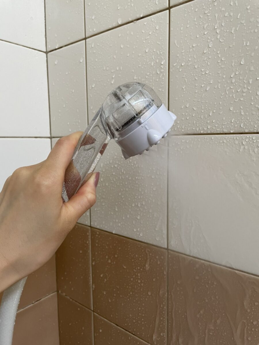 シャワーヘッドからミスト状のシャワー水が出る