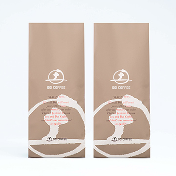 コーヒー豆の入った2種類の商品パッケージ
